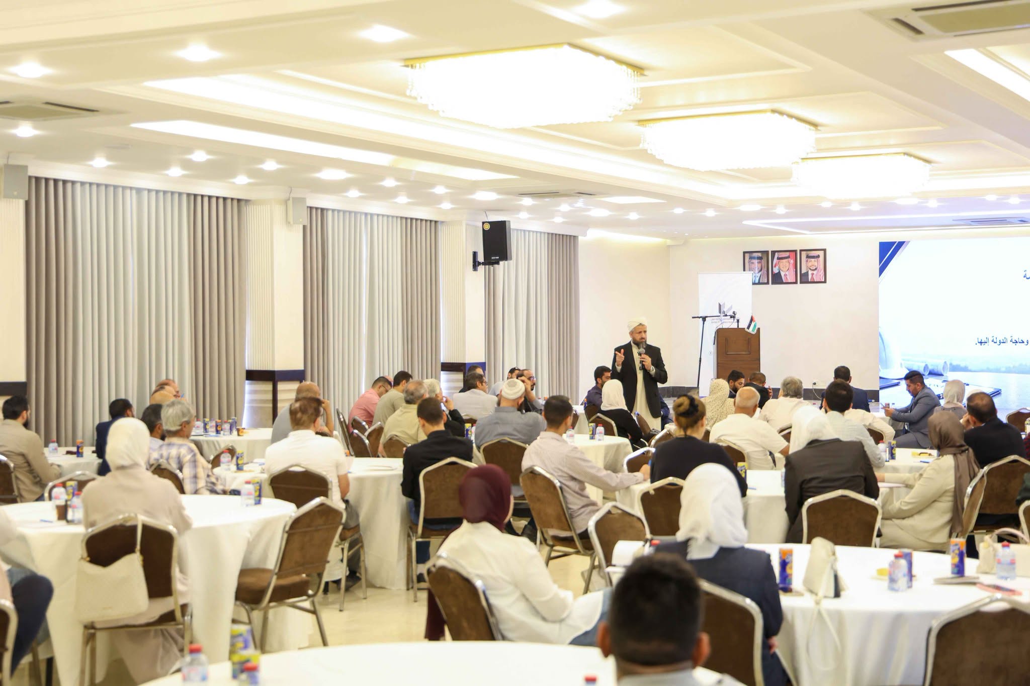 المهندسون الشباب ينظمون يوماً علمياً حول وثائق الشراء القياسية للأشغال